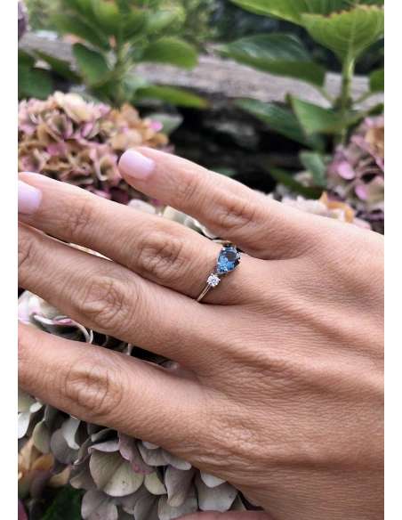 MIRAVELLE 18K white gold ring diamond & London Blue topaz