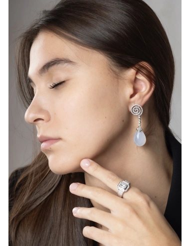 LUNA 18K white gold with diamonds and a pair of chalcedony.
