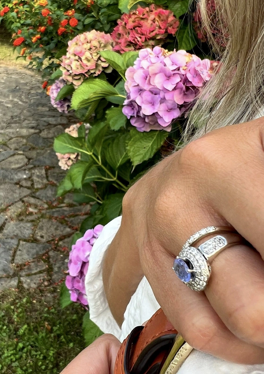 Anel LEILONIE em ouro branco 18K com diamantes e tanzanita