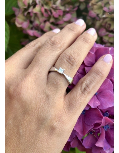 ITZÁ 18K white gold brilliant cut diamond solitaire ring.
