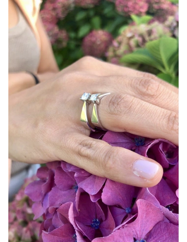 Bague ITZÁ en or blanc 18K et diamant taille brillant.