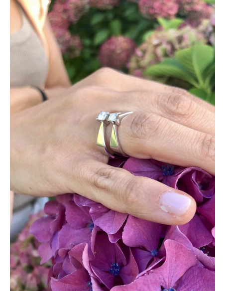 Bague ITZÁ en or blanc 18K et diamant taille brillant.