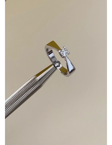 ITZÁ 18K white gold brilliant cut diamond solitaire ring.
