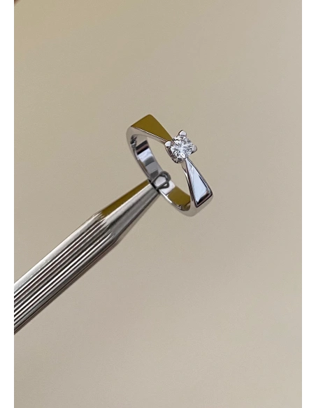 ITZÁ 18K white gold brilliant cut diamond solitaire ring.