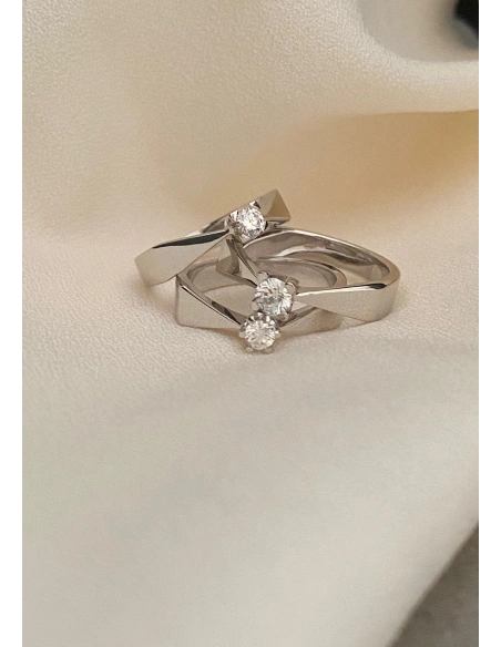 ITZÁ 18K white gold brilliant cut diamond solitaire ring.