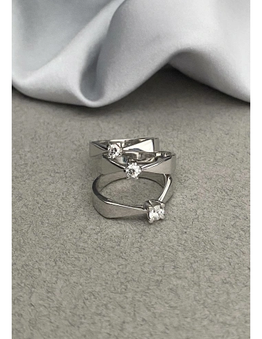 ITZÁ 18K white gold brilliant cut diamond solitaire ring.