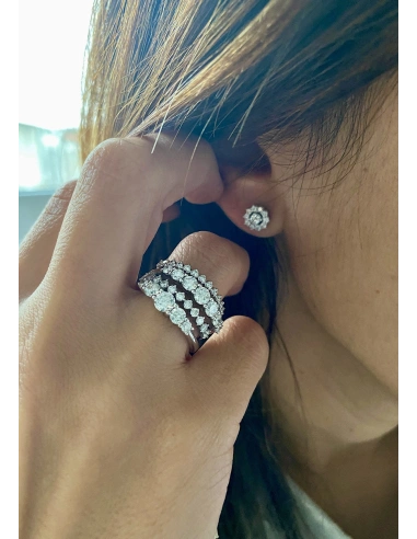 MJ 18K gold 5 graduated diamonds half eternity ring. MJ 18K gold 5 graduated diamonds half eternity ring.