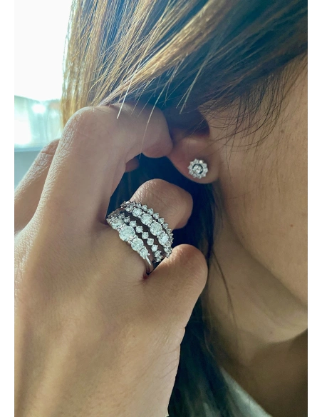 MJ 18K gold 5 graduated diamonds half eternity ring.