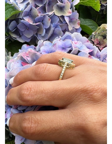 ELSA 18K yellow gold with diamonds and oval cut aquamarine halo ring