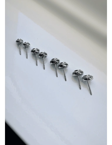 ROSARIO 18K white gold brilliant cut diamond stud earrings.