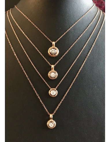 Pingente MOON em ouro amarelo 18 quilates e diamante.