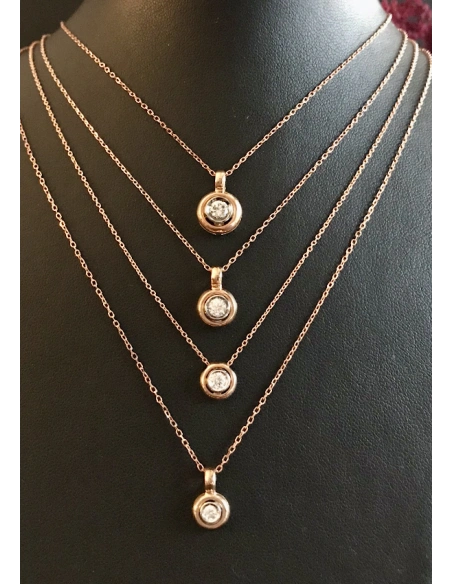 Pingente MOON em ouro amarelo 18 quilates e diamante.