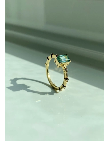 Anel MIRANDA em ouro amarelo 18K com diamantes e turmalina.