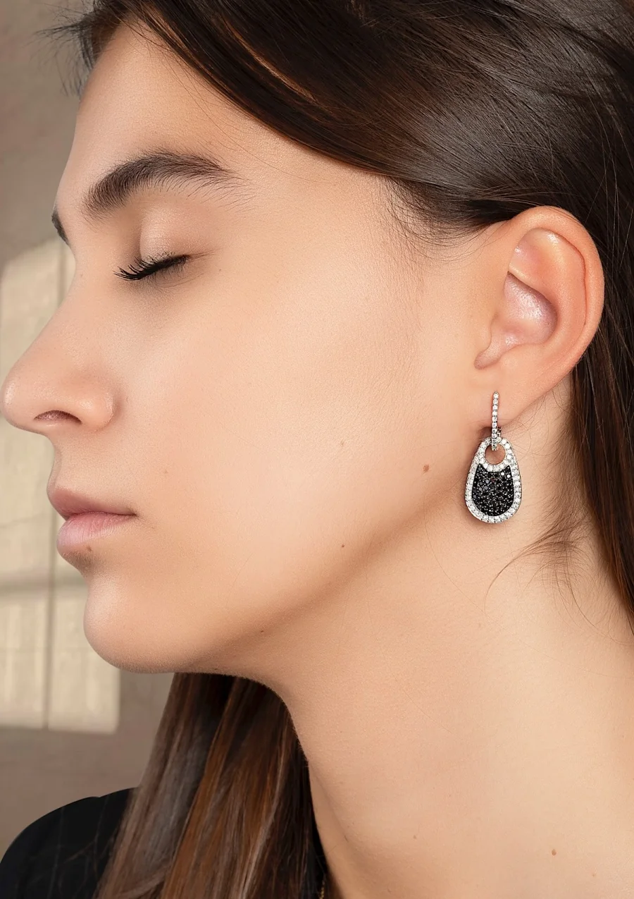 Pendientes desmontables CELINE en oro blanco de 18K con pavé de diamantes negros y blancos|Pendientes Desmontables|Godiam Alta Joyería
