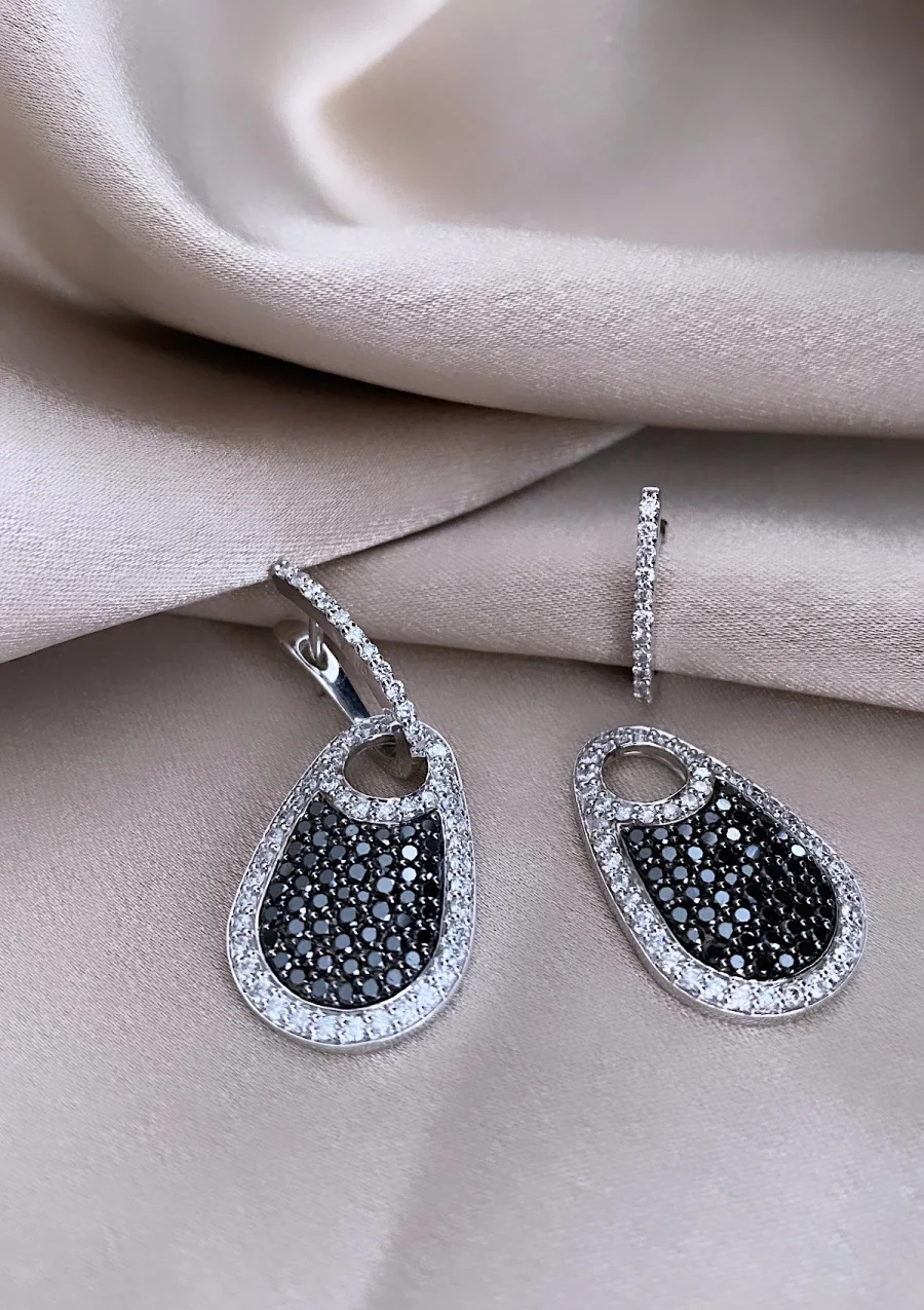 Pendientes CELINE en oro blanco de 18K con pavé de diamantes B&W