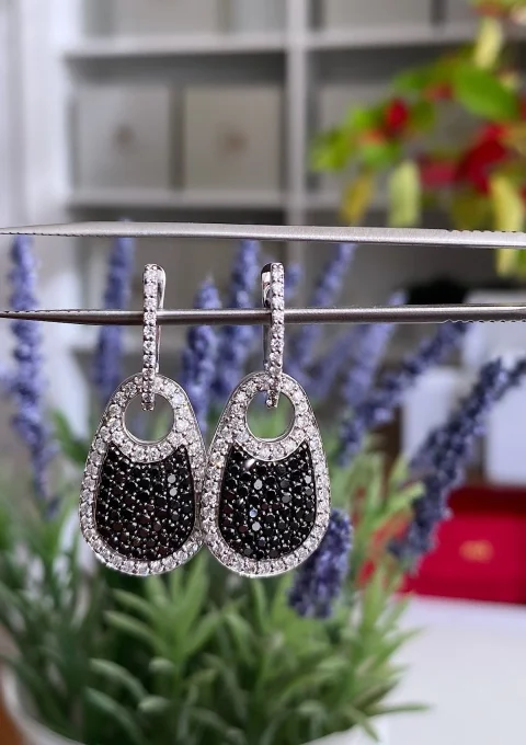 Pendientes desmontables CELINE en oro blanco de 18K con pavé de diamantes negros y blancos|Pendientes Desmontables|Godiam Alta Joyería