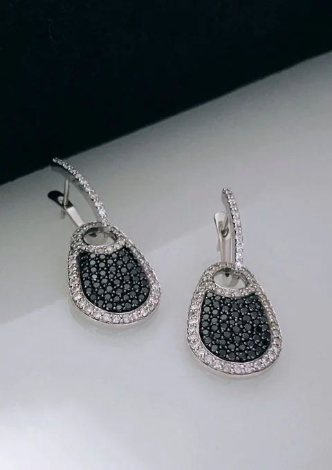 Pendientes desmontables CELINE en oro blanco de 18K con pavé de diamantes negros y blancos|Pendientes Desmontables|Godiam Alta Joyería